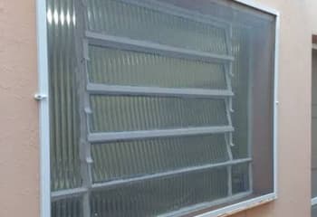 Tela Mosquiteira Removivel para Basculantes